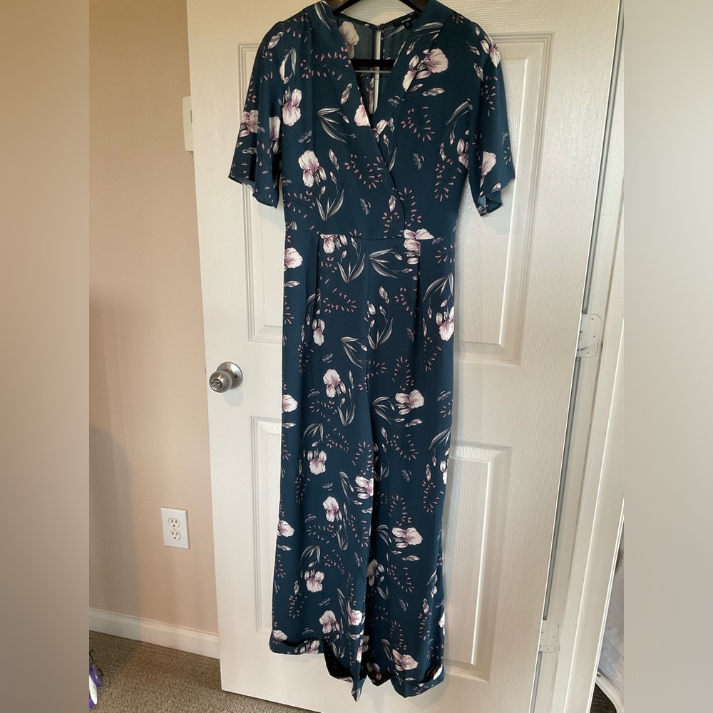 Jumpsuits / Floral pattern / Size: 4